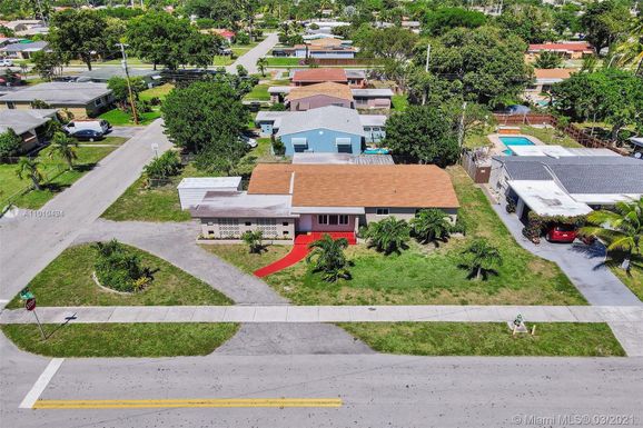 2247 Wiley St, Hollywood FL 33020