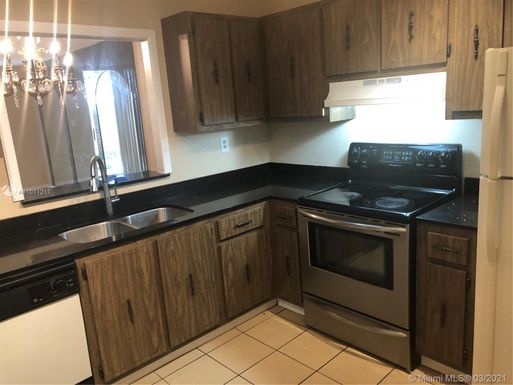 404 NW 68th Ave # 103, Plantation FL 33317