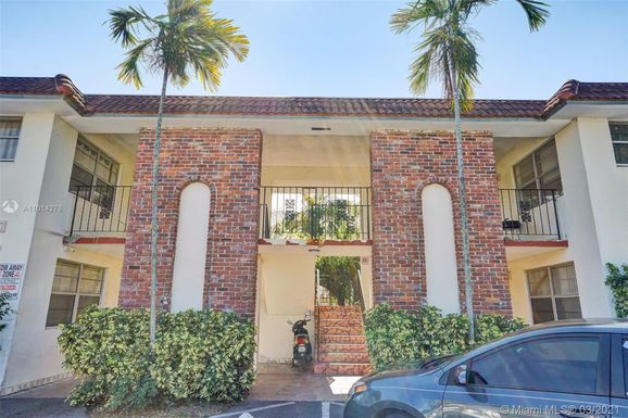 2500 Johnson St # 18, Hollywood FL 33020