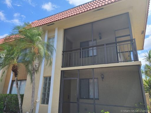 323 Lakeview Dr # 202, Weston FL 33326