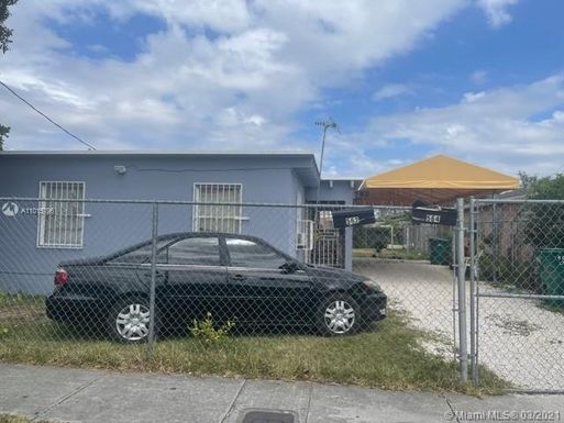 562 NW 13th St, Florida City FL 33034