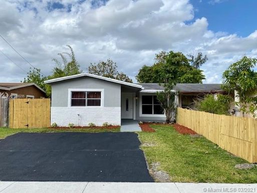 6473 SW 19th St, North Lauderdale FL 33068