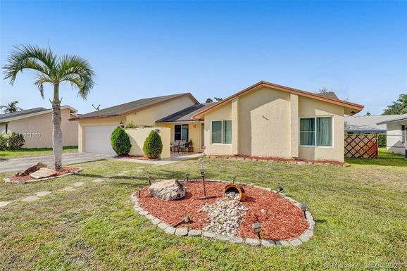 5515 SW 9th St, Margate FL 33068