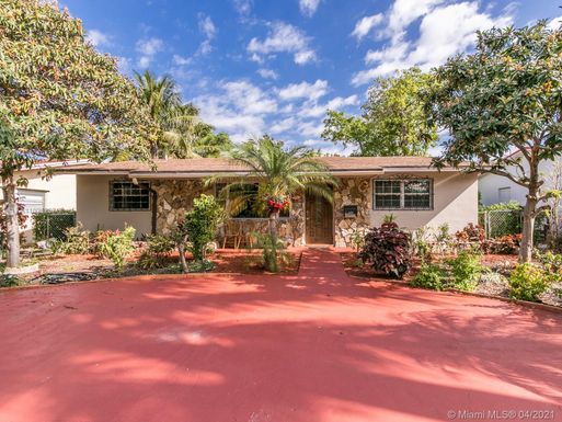 214 SW 5th St, Hallandale Beach FL 33009