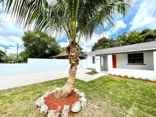 525 NW 91st St, Miami FL 33150