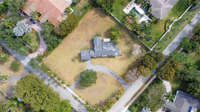 5995 SW 111th St, Pinecrest FL 33156