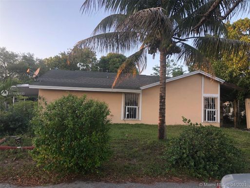 807 W AZTEC AVE, Clewiston FL 33440