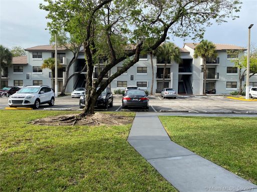 7110 NW 179th St # 109, Hialeah FL 33015