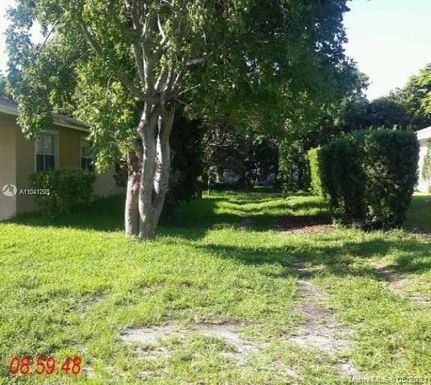 20 Sw St, West Park FL 33023
