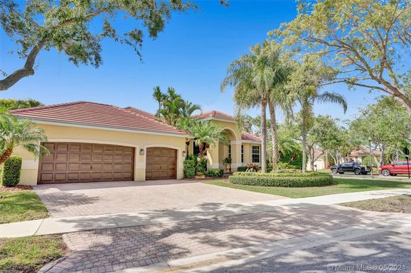 350 Mallard Rd, Weston FL 33327