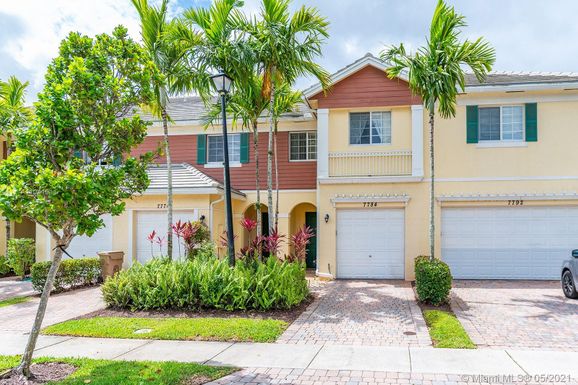 7784 Deercreek Ct, Davie FL 33328