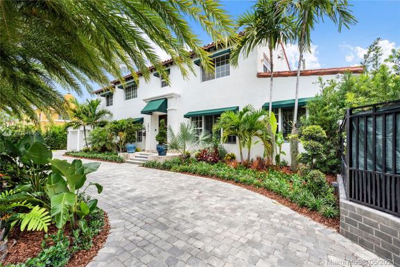 2815 Pine Tree Dr, Miami Beach FL 33140