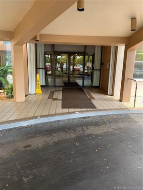 1000 Saint Charles Pl, Pembroke Pines FL 33026