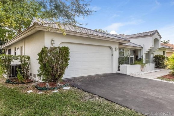 4533 NW 88th Ter, Coral Springs FL 33065