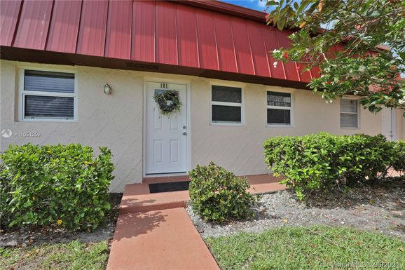 12019 W Greenway Dr # 101, Royal Palm Beach FL 33411