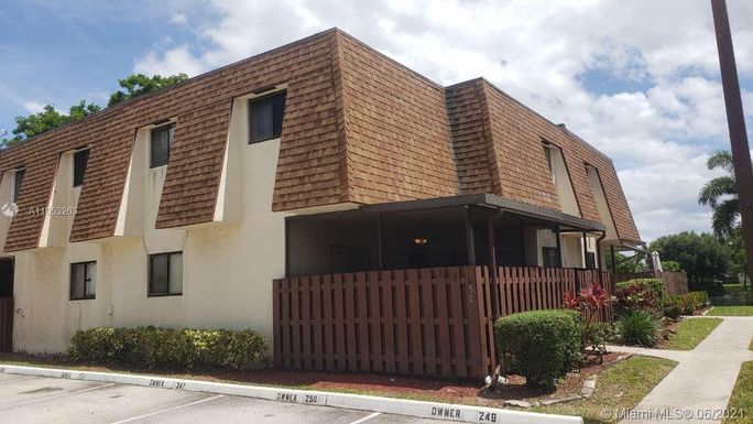 250 San Remo Blvd # 250, North Lauderdale FL 33068