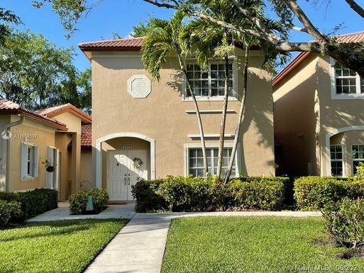 16025 Emerald Cove Rd, Weston FL 33331