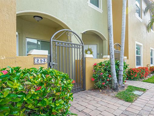 293 Lake Monterey Cir, Boynton Beach FL 33426