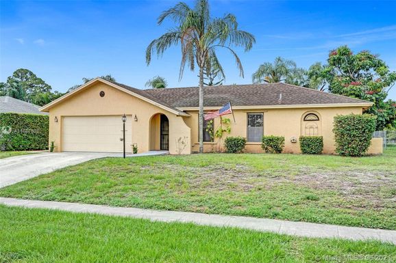 4290 Mediterranean Rd, Lake Worth FL 33461