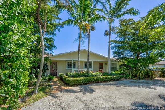 2561 Old Donald Ross Rd, Palm Beach Gardens FL 33410