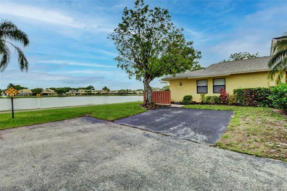 16271 Avocado Way, Delray Beach FL 33484