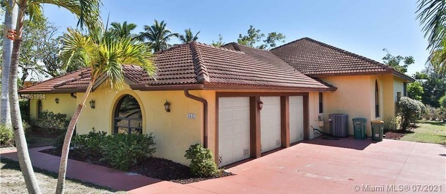 1841 olds ct, Marco Island FL 34145