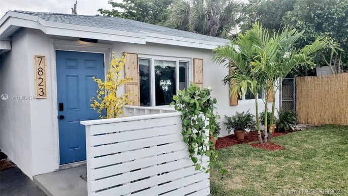 7823 Loomis St, Lantana FL 33462