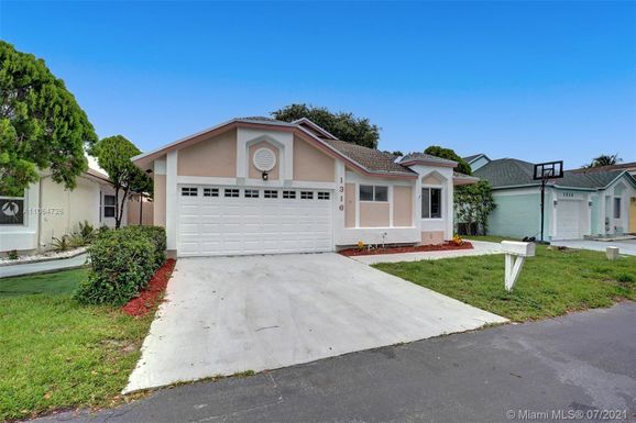 1316 E Glen Oak Rd, North Lauderdale FL 33068