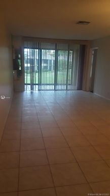 205 Lake Pointe Dr # 202, Oakland Park FL 33309