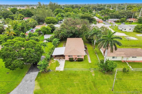 551-553 NW 87th St, El Portal FL 33150