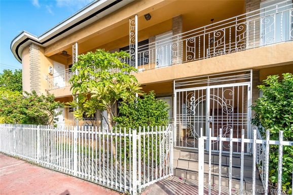 319 80th St # 2, Miami Beach FL 33141