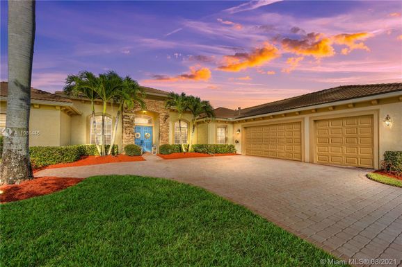 747 SE Tres Belle Circle, Stuart FL 34997