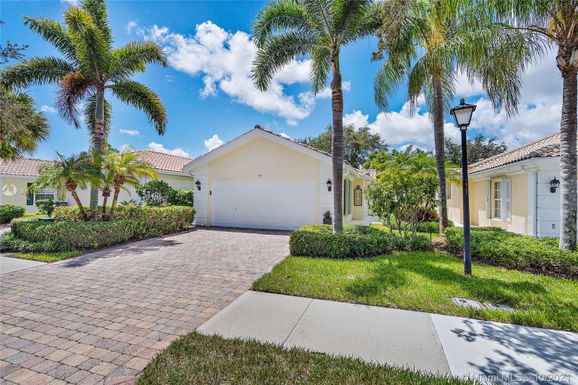 111 Euphrates Cir, Palm Beach Gardens FL 33410