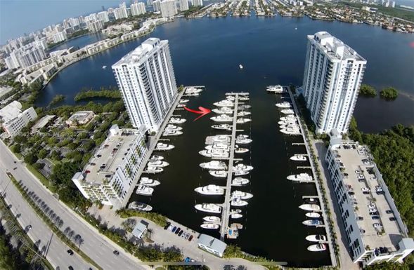 17101 Biscayne Blvd Slip 079, North Miami Beach FL 33160