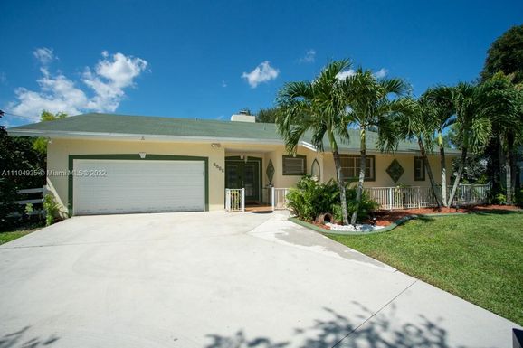 5921 SW 195th Ter, Southwest Ranches FL 33332