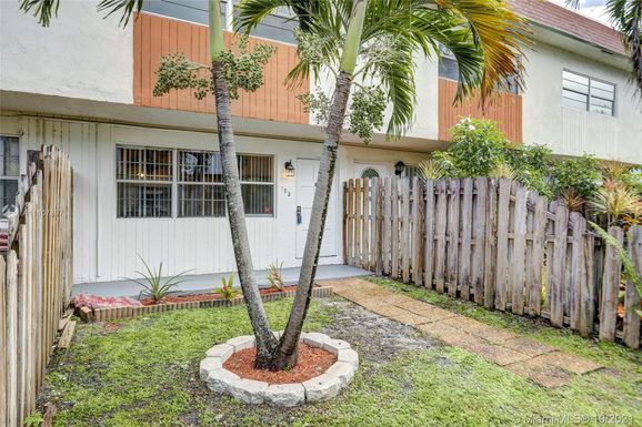 1500 NE 151st St # 102, North Miami Beach FL 33162