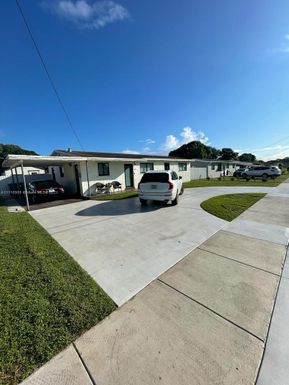 4001 NW 186th St, Miami Gardens FL 33055