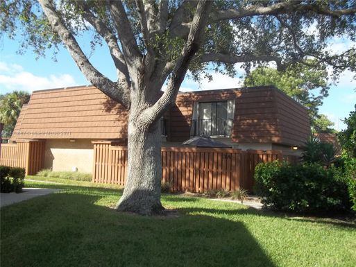 3900 County Line Road # A, Tequesta FL 33469