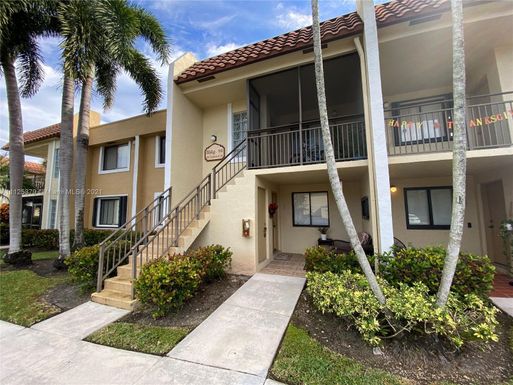 432 Lakeview Dr # 102, Weston FL 33326