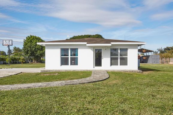 17450 SW 282nd St # 17450, Homestead FL 33030