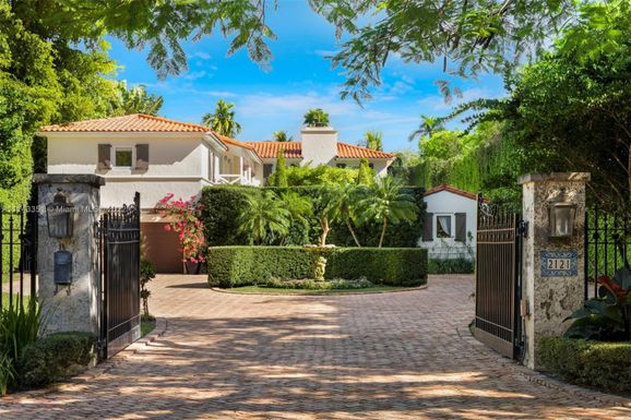 2121 Lake Ave, Miami Beach FL 33140