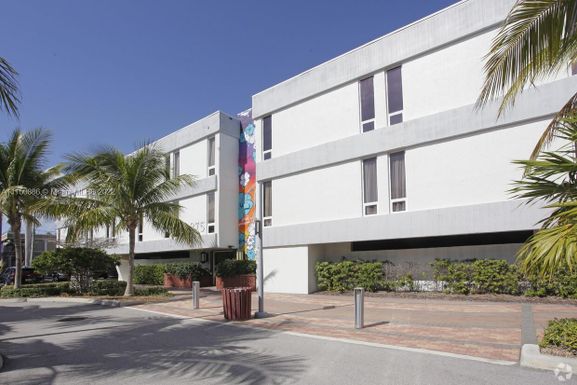 275 Commercial Blvd # 301, Lauderdale By The Sea FL 33308