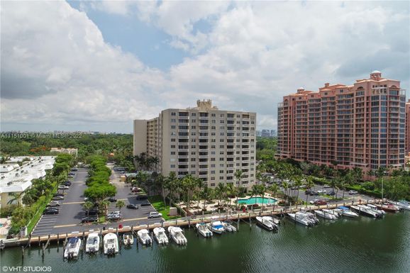 90 Edgewater # 304, Coral Gables FL 33133