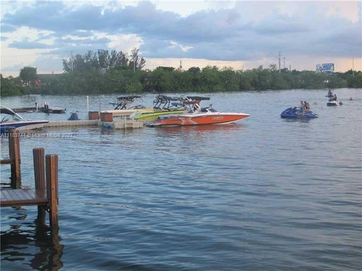 900 Crystal Lake Dr # 1A, Deerfield Beach FL 33064