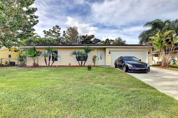 2450 SW Cooper Ln, Port St. Lucie FL 34984