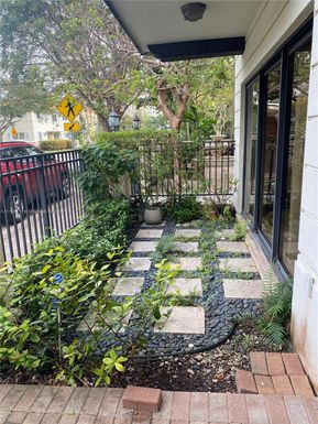 300 MAJORCA AVE # 102, Coral Gables FL 33134