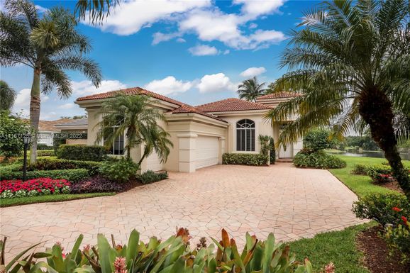 152 Isle Dr, Palm Beach Gardens FL 33418