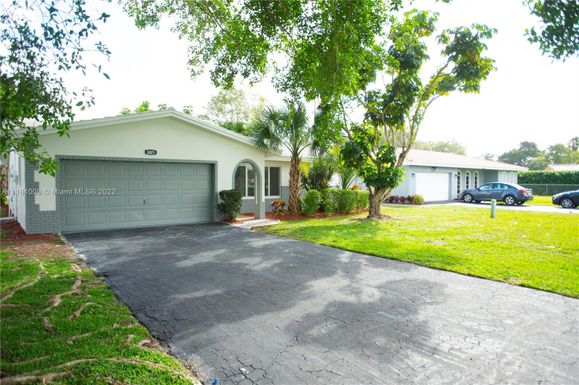 3821 NW 108th Dr, Coral Springs FL 33065