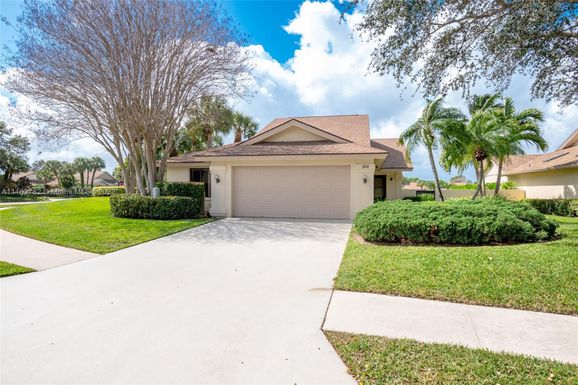 202 E River Park Dr, Jupiter FL 33477