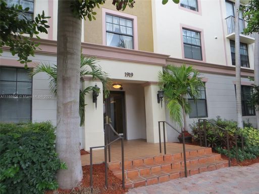 1919 Van Buren St # 111A, Hollywood FL 33020